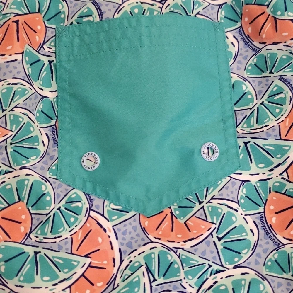 Vineyard Vines lime slice skirt size 4 (#20)
